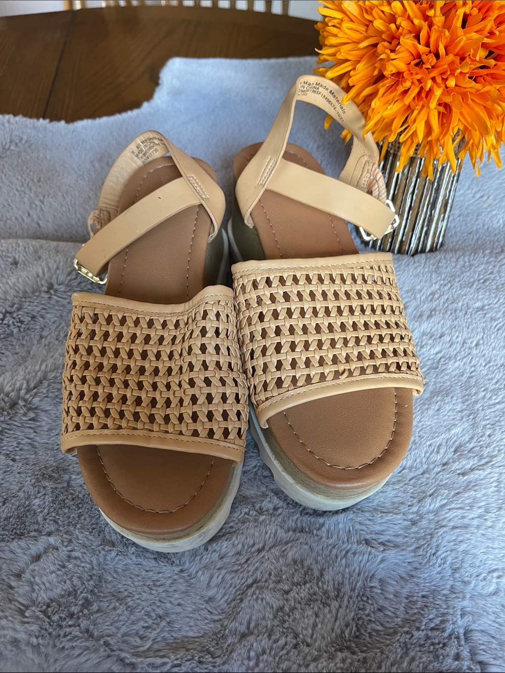 Universal Thread Beige Woven Platform Sandals